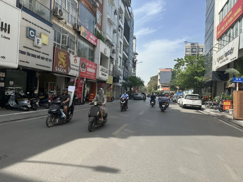 Dự báo thời tiết Hà Nội ngày 27/6: Ngày nắng, rải rác có mưa rào và giông