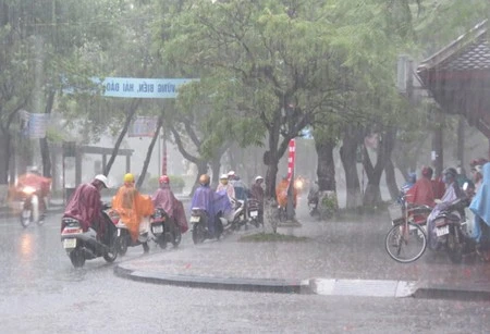 Miền Bắc mưa dông diện rộng, cảnh báo lũ quét và sạt lở đất tại một số tỉnh vùng núi