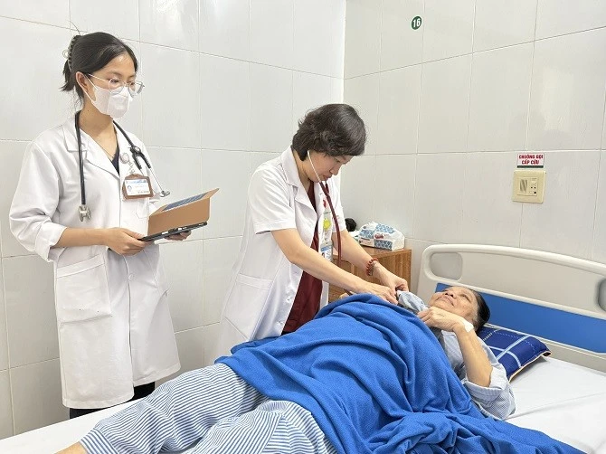 Phòng bệnh mùa hè cho các đối tượng nguy cơ
