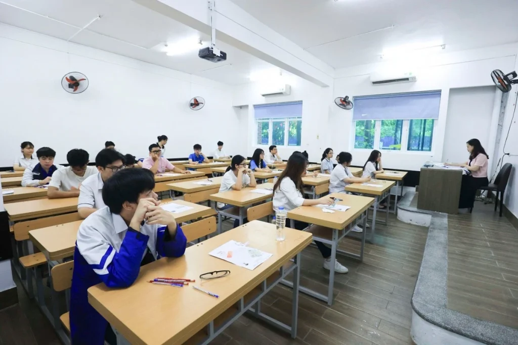 Thi vào lớp 10 công lập THPT: Nên chuẩn hóa 3 môn Toán, Văn, Ngoại ngữ!