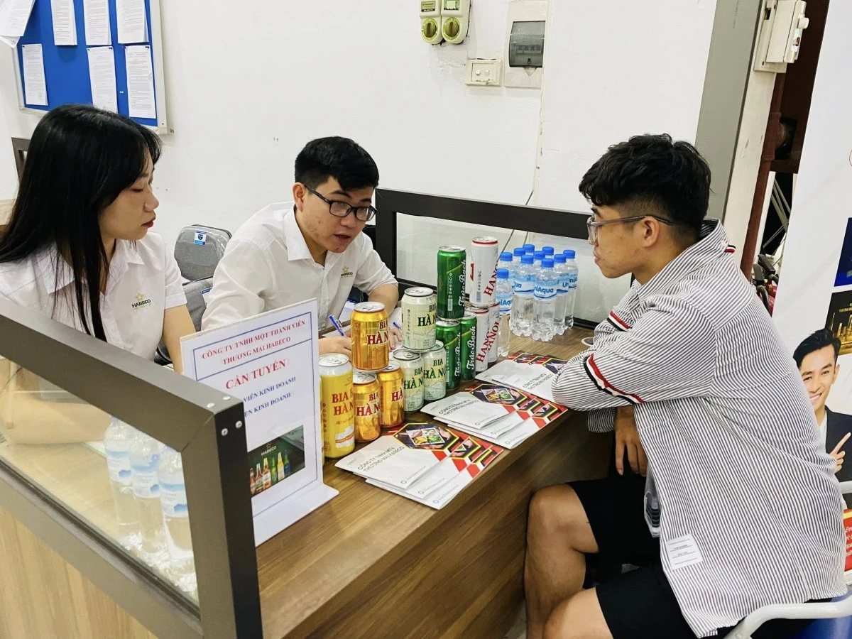 Thị trường lao động khởi sắc: 8 tỉnh thành kết nối, hàng chục ngàn chỉ tiêu tuyển dụng