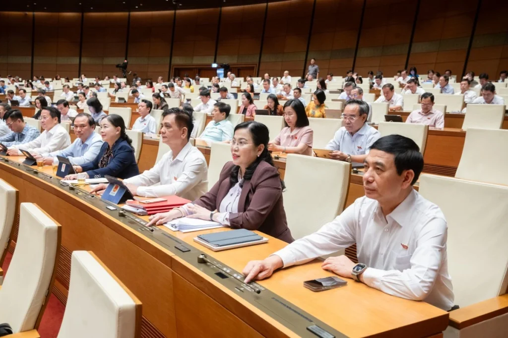 Quốc hội thông qua Luật Nhà giáo, không cấm nhà giáo dạy thêm