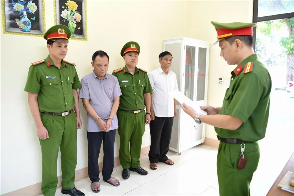 Bắt Giám đốc Athena Việt Nam sản xuất hàng nghìn lọ kem chống nắng, mỹ phẩm giả