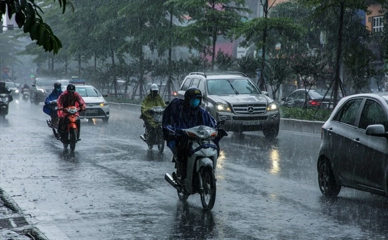 Biển Đông có thể đón bão số 3, miền Bắc nguy cơ mưa lớn diện rộng