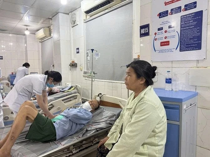 Đảm bảo cấp cứu, khám chữa bệnh cho người dân trong mọi tình huống