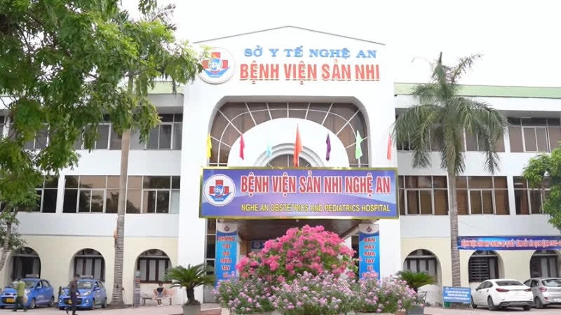 Gần 900 trẻ em Nghệ An nhiễm giun sán từ chó mèo