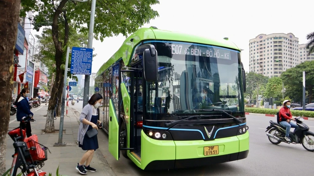 Hà Nội đặt mục tiêu hoàn tất chuyển đổi phương tiện giao thông xanh trước năm 2030