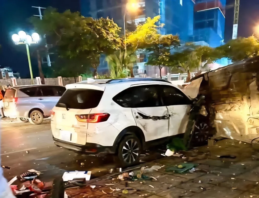 Tai nạn ở Dương Nội: Ô tô tông liên hoàn, 1 người chết, tài xế có dấu hiệu say xỉn