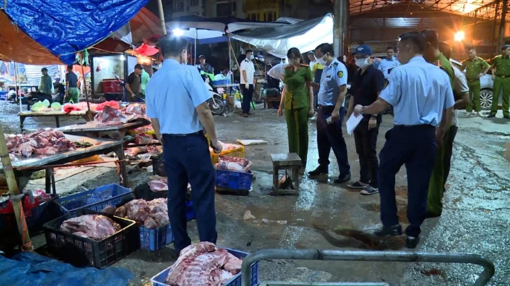 Khởi tố 3 vụ án hình sự về vi phạm an toàn thực phẩm liên quan đến tiêu thụ thịt lợn nhiễm bệnh