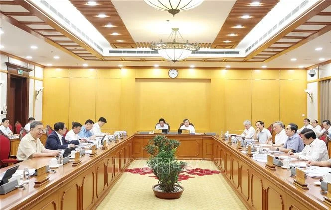 Bộ Chính trị, Ban Bí thư cho ý kiến về tình hình thực hiện Nghị quyết của Trung ương, Kết luận của Bộ Chính trị về sắp xếp tổ chức bộ máy và đơn vị hành chính. (Ảnh: Thống Nhất/TTXVN)