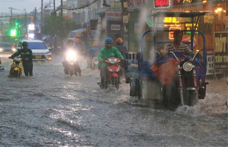 Ứng phó mưa lớn, nguy cơ lũ, ngập lụt từ đêm nay đến ngày 12/7- Ảnh 1.