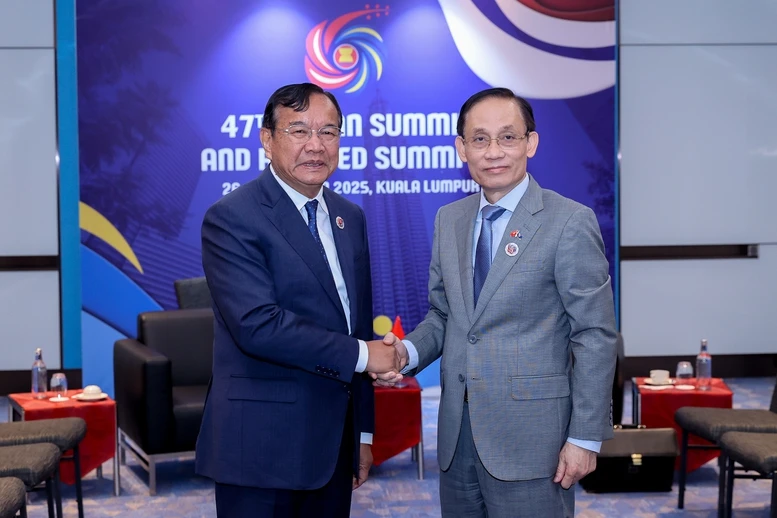 Bộ trưởng Ngoại giao Lê Hoài Trung tiếp xúc song phương nhân dịp tham dự Hội nghị cấp cao ASEAN lần thứ 47 và các hội nghị cấp cao liên quan- Ảnh 1.
