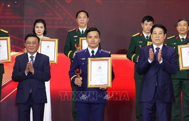 Chủ tịch nước dự Lễ trao giải Cuộc thi Chính luận về Bảo vệ nền tảng tư tưởng của Đảng lần thứ Năm- Ảnh 1. Chủ tịch nước dự Lễ trao giải Cuộc thi Chính luận về Bảo vệ nền tảng tư tưởng của Đảng lần thứ Năm- Ảnh 1.