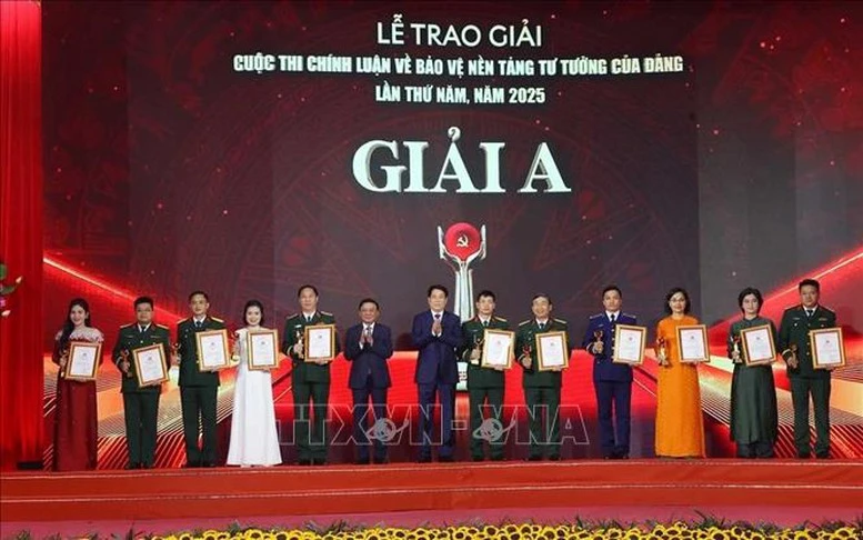 Chủ tịch nước dự Lễ trao giải Cuộc thi Chính luận về Bảo vệ nền tảng tư tưởng của Đảng lần thứ Năm- Ảnh 3. Chủ tịch nước dự Lễ trao giải Cuộc thi Chính luận về Bảo vệ nền tảng tư tưởng của Đảng lần thứ Năm- Ảnh 3.