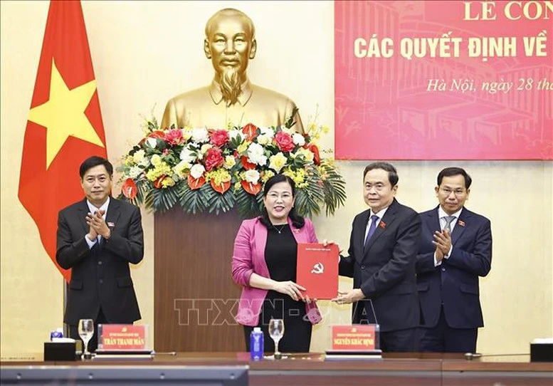 Chủ tịch Quốc hội Trần Thanh Mẫn chủ trì Lễ công bố các quyết định về công tác cán bộ- Ảnh 2.