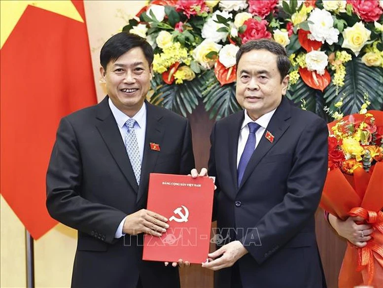 Chủ tịch Quốc hội Trần Thanh Mẫn chủ trì Lễ công bố các quyết định về công tác cán bộ- Ảnh 3.