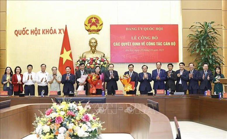 Chủ tịch Quốc hội Trần Thanh Mẫn chủ trì Lễ công bố các quyết định về công tác cán bộ- Ảnh 5.
