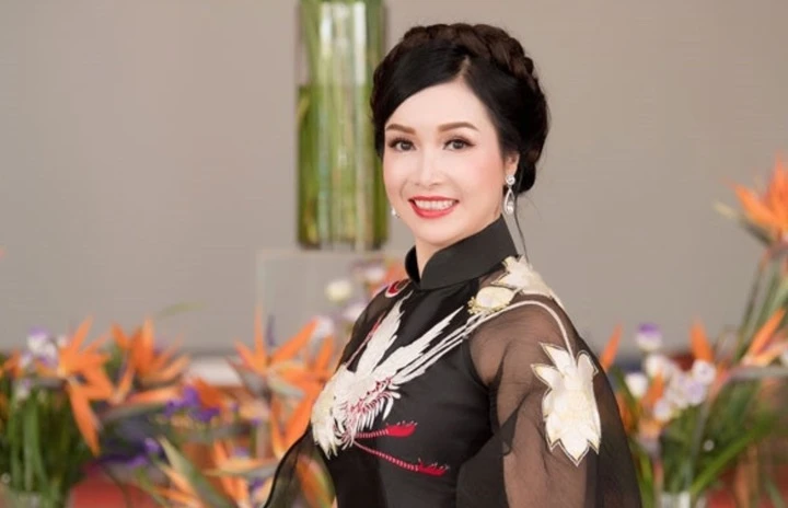 Sau 37 năm đăng quang, Bùi Bích Phương vẫn giữ được nhan sắc trẻ đẹp.