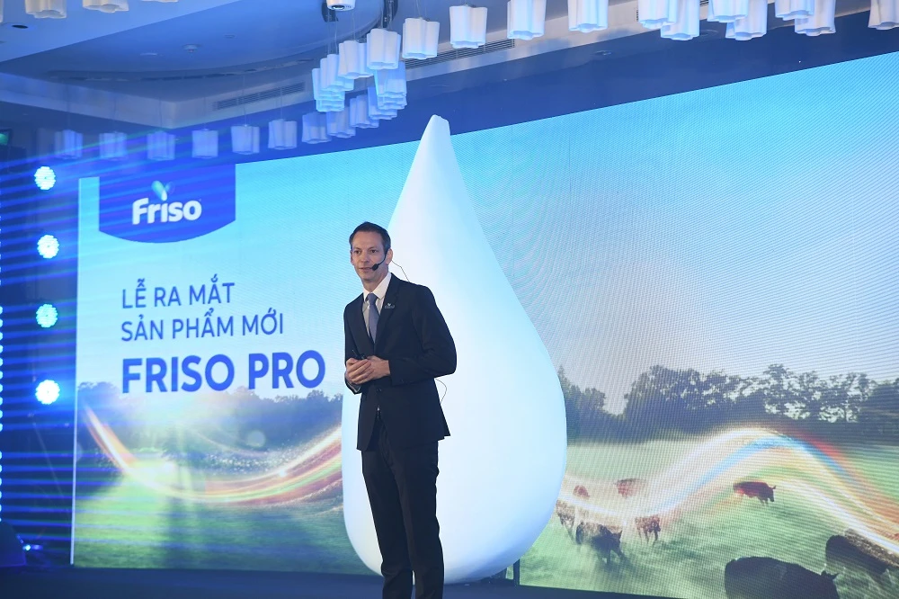 Ông Russell Lipchin - Tổng giám đốc FrieslandCampina Việt nam khẳng định Friso Pro là minh chứng cho cam kết nuôi dưỡng trẻ em Việt khỏe mạnh từ bên trong - Ảnh: PV