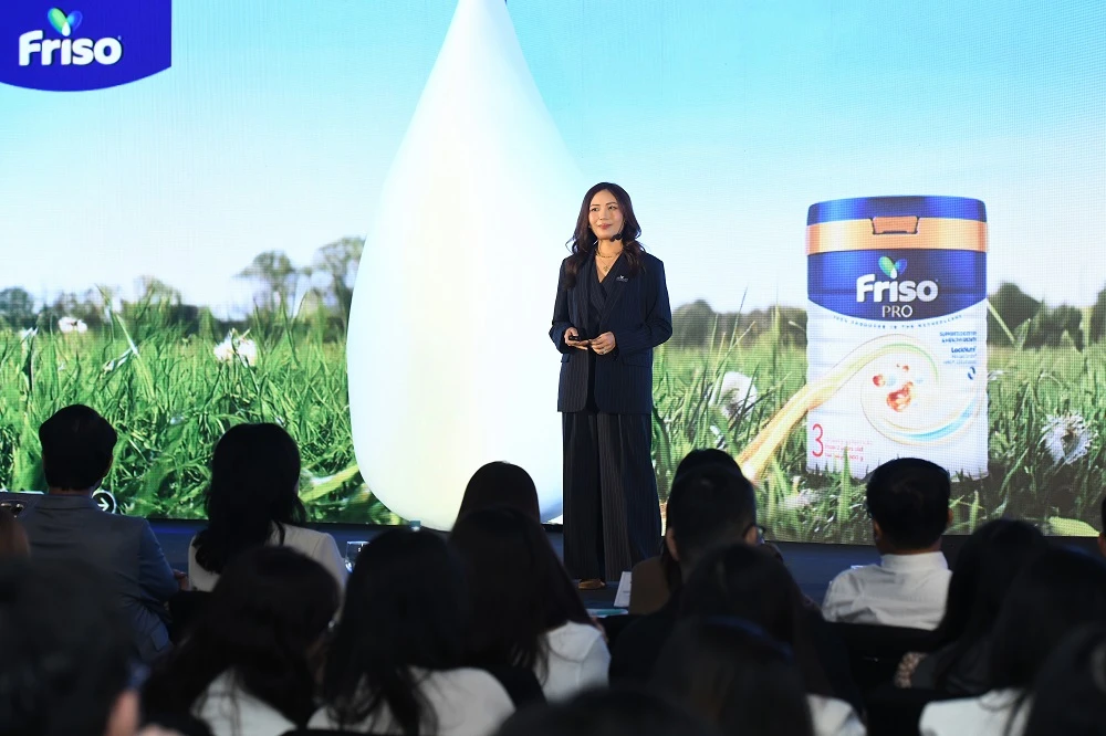 Bà April Inocentes - Giám đốc Marketing Toàn cầu kiêm Trưởng ngành hàng Dinh dưỡng Chuyên biệt chia sẻ sứ mệnh Friso Pro trong việc hỗ trợ sức khỏe đường ruột và phát triển toàn diện cho trẻ - Ảnh: PV