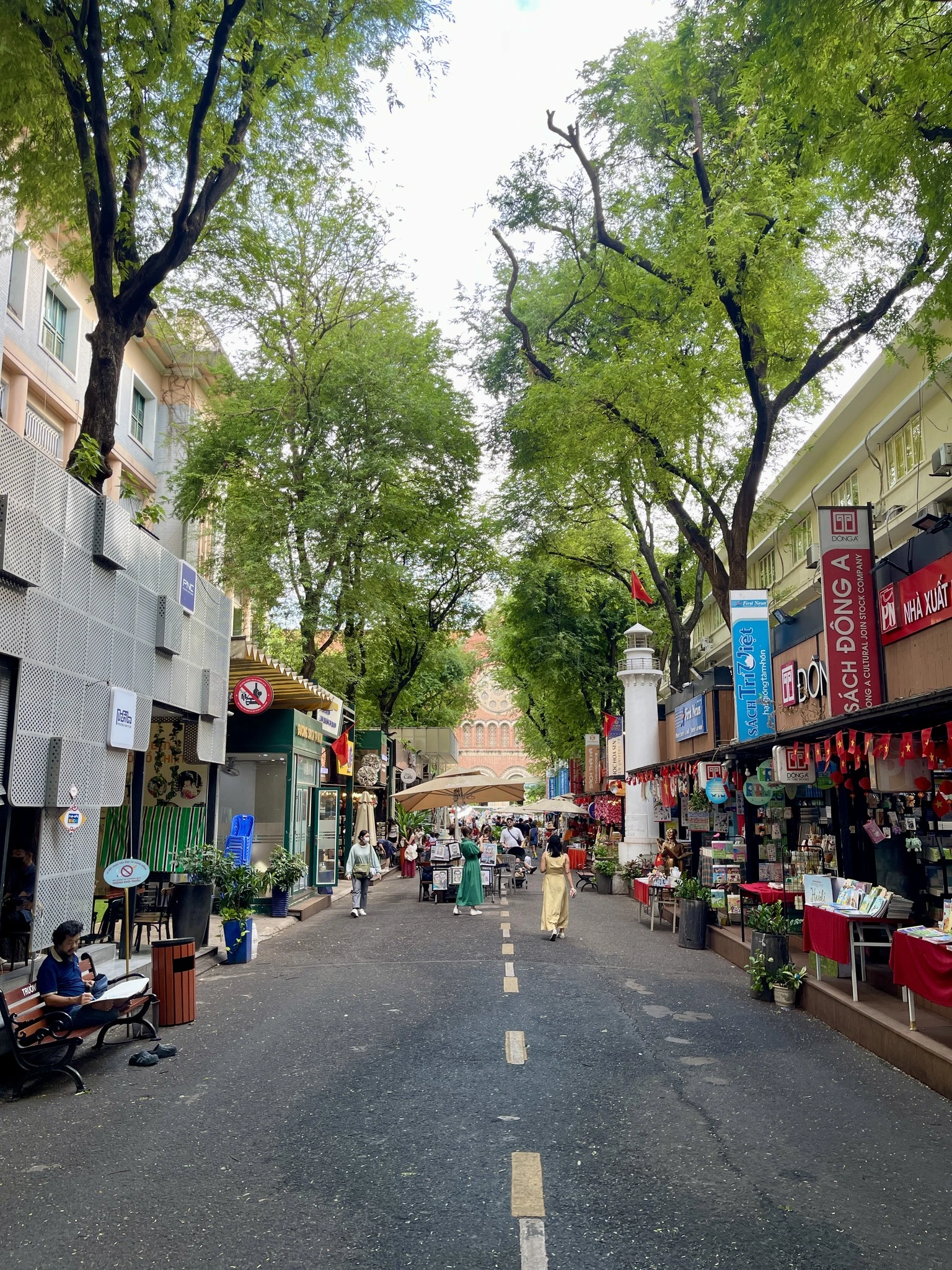 Giữ không gian Đường sách là bảo vệ vùng lõi di sản Đường sách TPHCM không chỉ là điểm đến vui chơi mà còn là dấu ấn văn hóa, nằm trong vùng lõi di sản của thành phố - Ảnh: Đường sách TPHCM