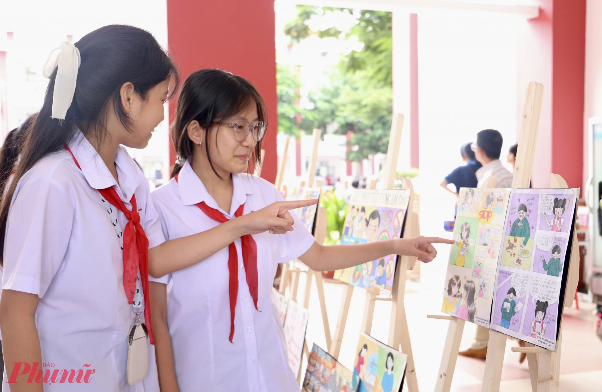Khơi dậy trí tò mò khoa học của học sinh qua trò chơi, âm nhạc và hội họa Học sinh thể hiện góc nhìn khoa học qua tranh vẽ, mỗi bức tranh là một thông điệp nhỏ về sức khỏe và môi trường.