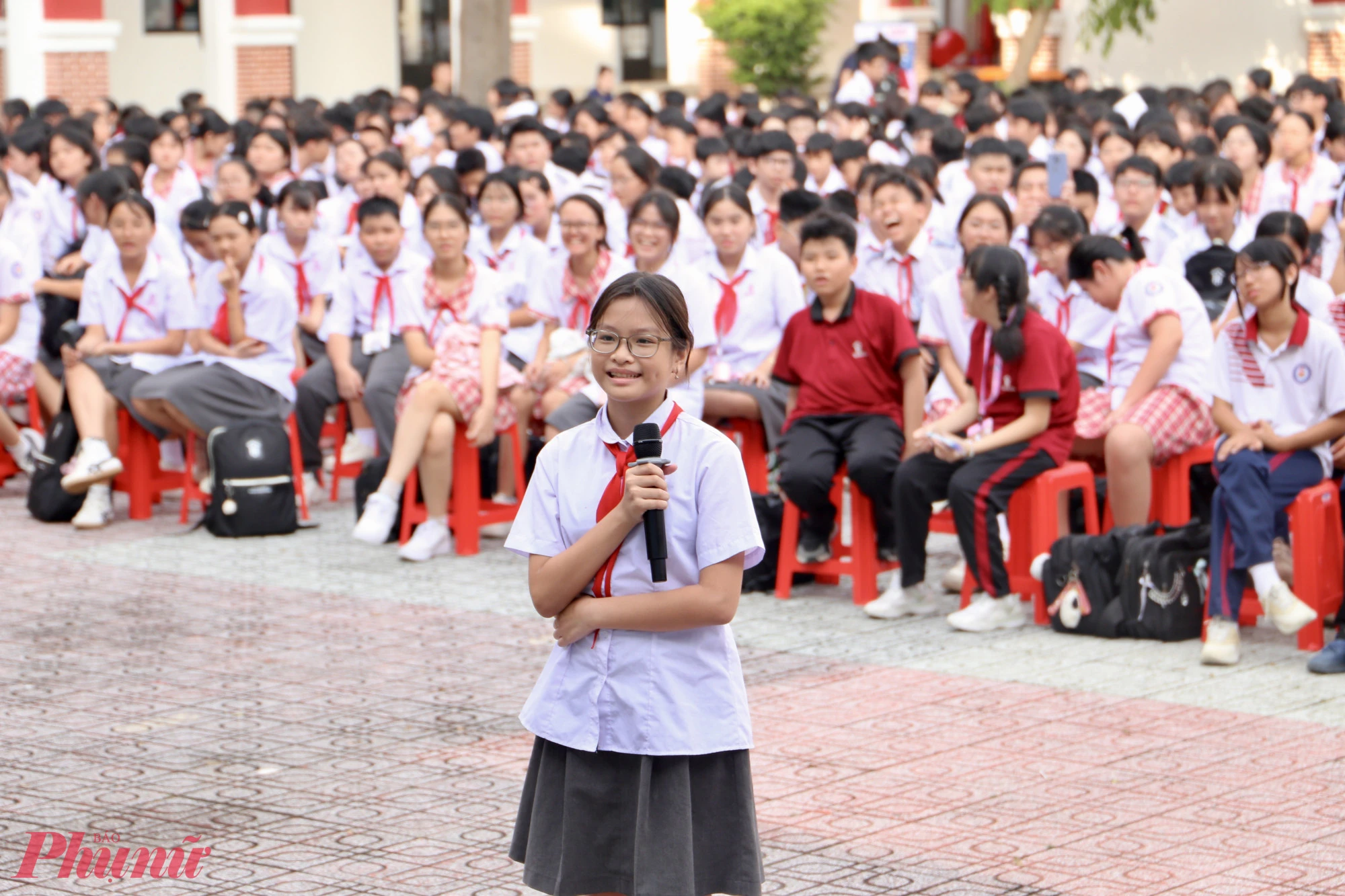 Khơi dậy trí tò mò khoa học của học sinh qua trò chơi, âm nhạc và hội họa Học sinh đặt câu hỏi cho nhà khoa học: “Kính hiển vi có vi khuẩn hay không”?