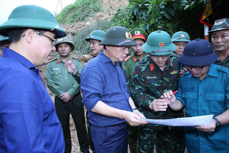 Phó Thủ tướng Trần Hồng Hà kiểm tra công tác khắc phục hậu quả mưa lũ tại xã miền núi phía tây Quảng Ngãi- Ảnh 2.