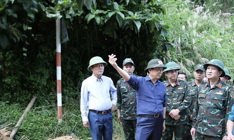 Phó Thủ tướng Trần Hồng Hà kiểm tra công tác khắc phục hậu quả mưa lũ tại xã miền núi phía tây Quảng Ngãi- Ảnh 3.