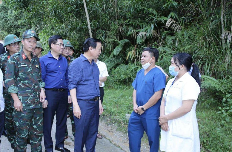 Phó Thủ tướng Trần Hồng Hà kiểm tra công tác khắc phục hậu quả mưa lũ tại xã miền núi phía tây Quảng Ngãi- Ảnh 5.