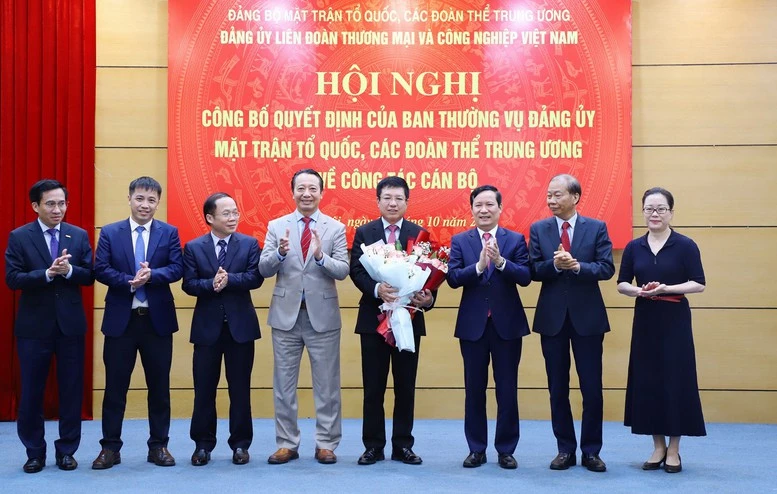 Thứ trưởng Bộ Tài chính Hồ Sỹ Hùng giữ chức vụ Bí thư Đảng ủy VCCI- Ảnh 2.
