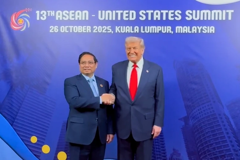 Thủ tướng Phạm Minh Chính gặp Tổng thống Hoa Kỳ Donald Trump- Ảnh 1. Thủ tướng Phạm Minh Chính gặp Tổng thống Hoa Kỳ Donald Trump- Ảnh 1.