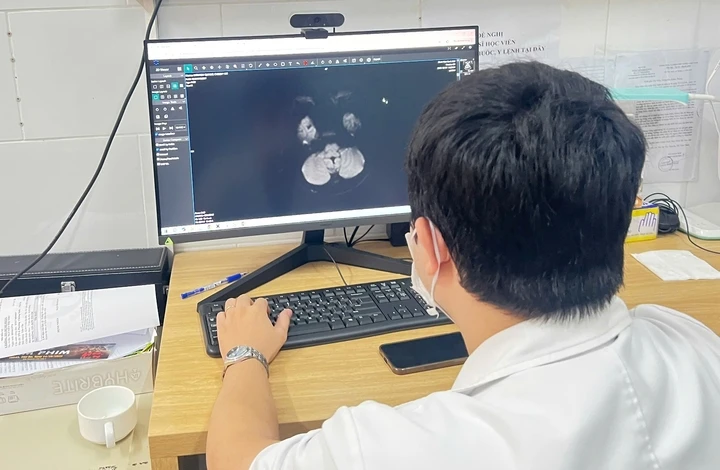 Tạng bệnh nhân bị tổn thương sau khi hút thuốc lá điện tử chứa ma tuý.