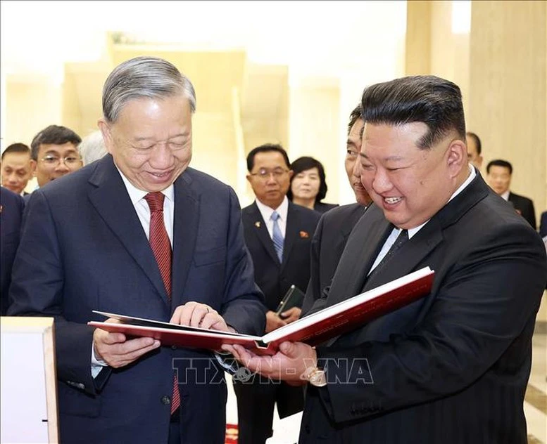 Tổng Bí thư Tô Lâm hội đàm với Tổng Bí thư, Chủ tịch Quốc vụ Triều Tiên Kim Jong Un- Ảnh 4.