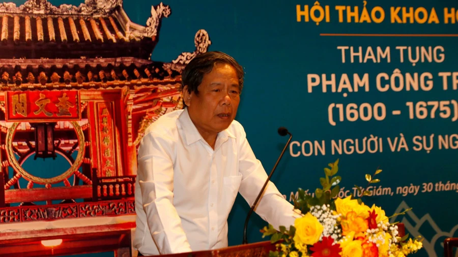 PGS. TS Nguyễn Đức Nhuệ trình bày tham luận. pct-1.jpg