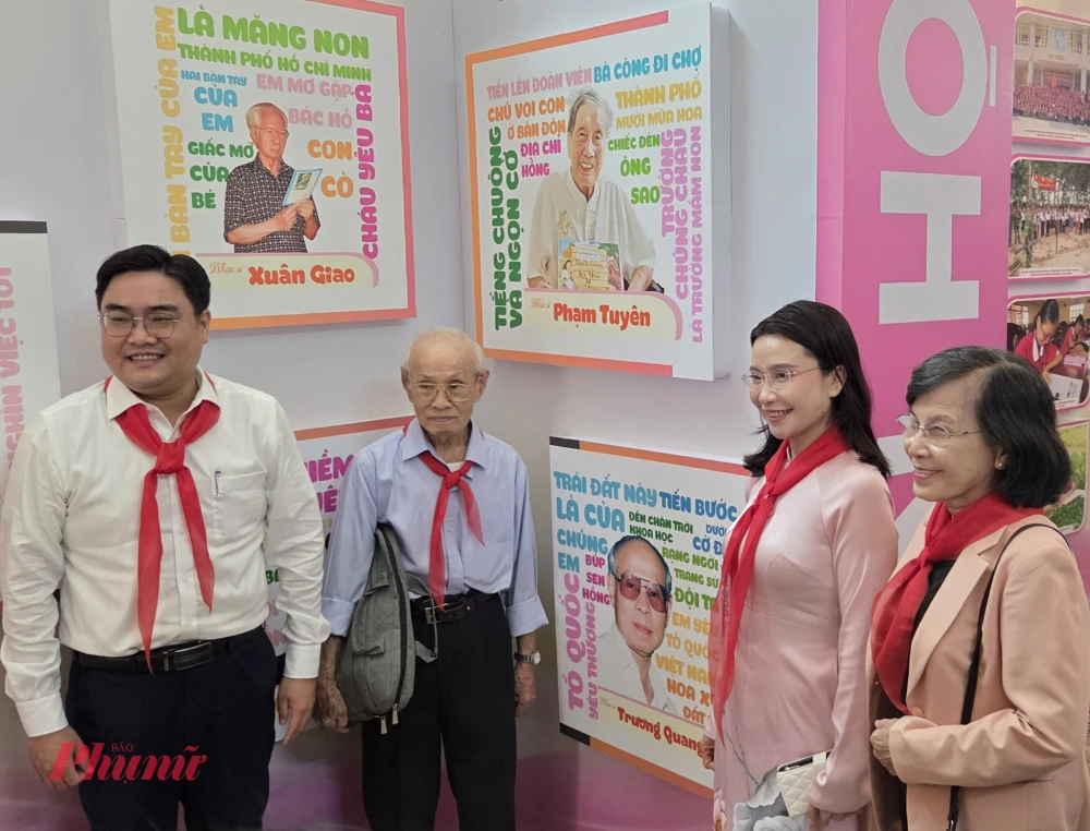 Triển lãm dấu ấn 50 năm nền văn học - nghệ thuật thiếu nhi TPHCM Ở tuổi ngoài 90, nhạc sĩ Trương Quang Lục