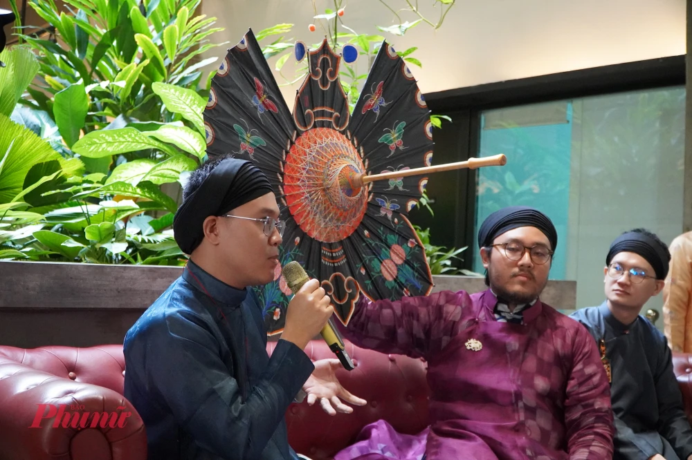 Chiếc lọng bướm hồi sinh giữa đời sống đương đại Ba nghệ sĩ chia sẻ về quá trình thực hiện những chiếc lọng bướm