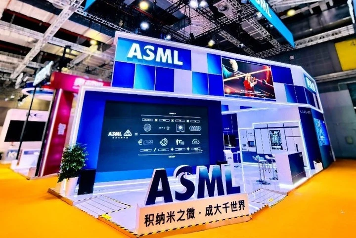 Gian hàng của ASML tại Hội chợ Nhập khẩu Quốc tế Trung Quốc lần thứ 8 ở Thượng Hải. (Nguồn: Chinadaily)