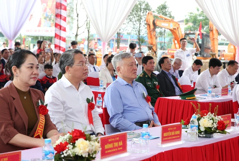 TRỰC TIẾP: Khởi công xây dựng các trường phổ thông nội trú tại các xã biên giới đất liền- Ảnh 1. TRỰC TIẾP: Khởi công xây dựng các trường phổ thông nội trú tại các xã biên giới đất liền- Ảnh 1.
