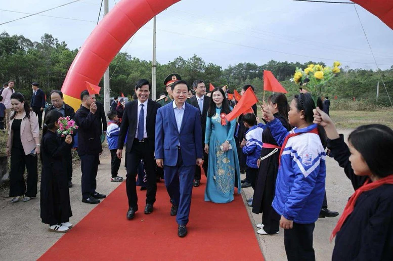 TRỰC TIẾP: Khởi công xây dựng các trường phổ thông nội trú tại các xã biên giới đất liền- Ảnh 2. TRỰC TIẾP: Khởi công xây dựng các trường phổ thông nội trú tại các xã biên giới đất liền- Ảnh 2.