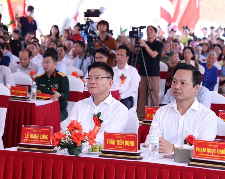 TRỰC TIẾP: Khởi công xây dựng các trường phổ thông nội trú tại các xã biên giới đất liền- Ảnh 3. TRỰC TIẾP: Khởi công xây dựng các trường phổ thông nội trú tại các xã biên giới đất liền- Ảnh 3.