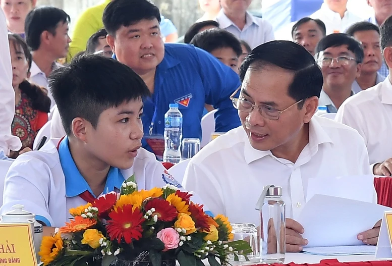TRỰC TIẾP: Khởi công xây dựng các trường phổ thông nội trú tại các xã biên giới đất liền- Ảnh 5. TRỰC TIẾP: Khởi công xây dựng các trường phổ thông nội trú tại các xã biên giới đất liền- Ảnh 5.