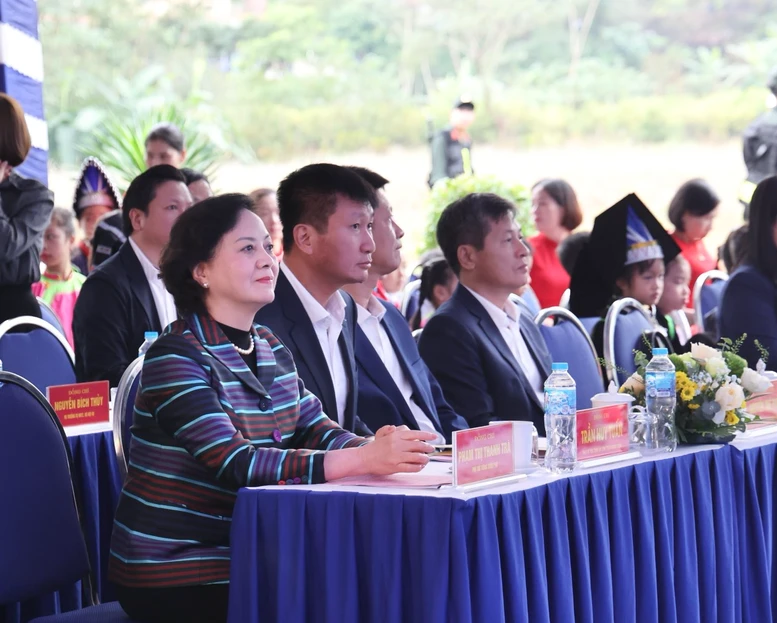 TRỰC TIẾP: Khởi công xây dựng các trường phổ thông nội trú tại các xã biên giới đất liền- Ảnh 8. TRỰC TIẾP: Khởi công xây dựng các trường phổ thông nội trú tại các xã biên giới đất liền- Ảnh 8.