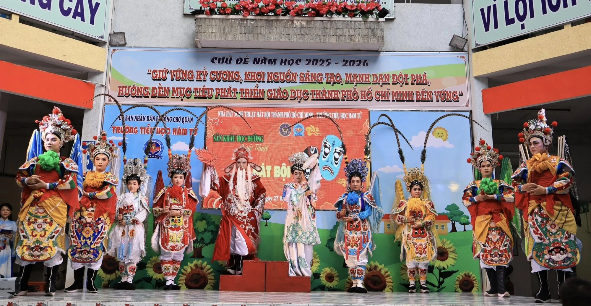 Nghệ thuật hát bội ở đâu trong đời sống giải trí của khán giả trẻ? Thu hút được giới trẻ nhưng hát bội vẫn còn đối diện thách thức - Ảnh: Nhà hát Nghệ thuật Hát bội TPHCM