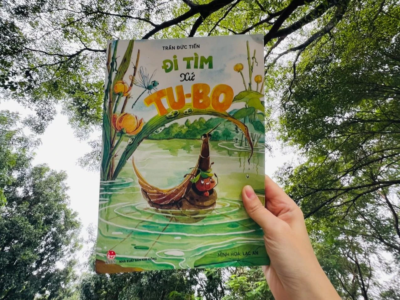 Nhà văn Trần Đức Tiến: "Viết cho trẻ là chơi với trẻ..." Tác phẩm có phần tranh minh họa của họa sĩ Lạc An - Ảnh: Lam Giang