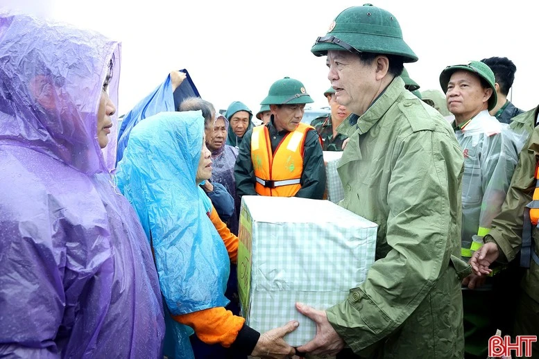 Phó Thủ tướng Mai Văn Chính kiểm tra công tác ứng phó mưa lũ tại Hà Tĩnh- Ảnh 3.