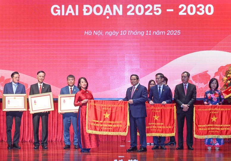 Thủ tướng: Xây dựng nền ngoại giao toàn diện, hiện đại, chuyên nghiệp, mang đậm bản sắc Việt Nam- Ảnh 4. Thủ tướng: Xây dựng nền ngoại giao toàn diện, hiện đại, chuyên nghiệp, mang đậm bản sắc Việt Nam- Ảnh 4.