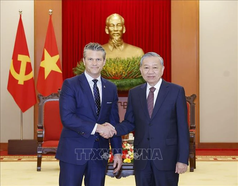 Tổng Bí thư Tô Lâm tiếp Bộ trưởng Bộ Chiến tranh Hoa Kỳ Pete Hegseth- Ảnh 1.