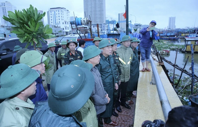 Ứng phó khẩn cấp với bão số 13: Mọi lực lượng phải trực chiến, mọi phương án phải sẵn sàng- Ảnh 4. Ứng phó khẩn cấp với bão số 13: Mọi lực lượng phải trực chiến, mọi phương án phải sẵn sàng- Ảnh 4.