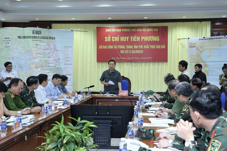 Ứng phó khẩn cấp với bão số 13: Mọi lực lượng phải trực chiến, mọi phương án phải sẵn sàng- Ảnh 12. Ứng phó khẩn cấp với bão số 13: Mọi lực lượng phải trực chiến, mọi phương án phải sẵn sàng- Ảnh 12.